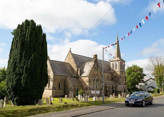 Charlestown Cottage, Woodburner, Gardens & Parking