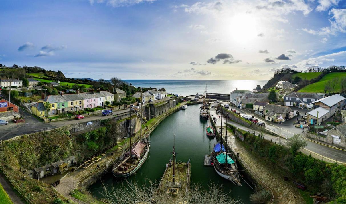Charlestown Cottage, Woodburner, Gardens & Parking *