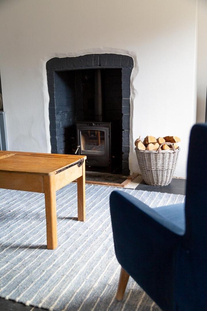 Charlestown Cottage, Woodburner, Gardens & Parking