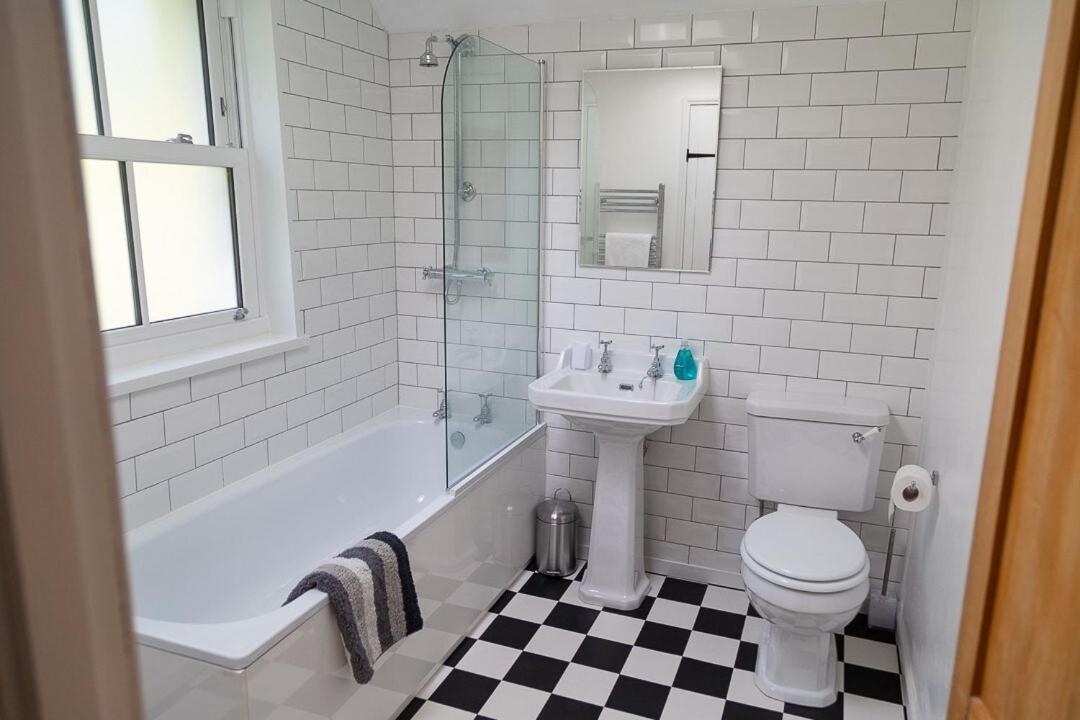 Charlestown Cottage, Woodburner, Gardens & Parking *