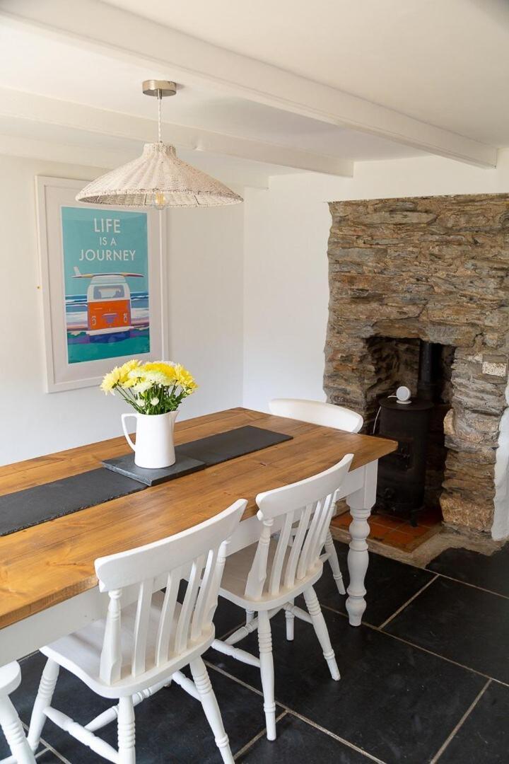 Charlestown Cottage, Woodburner, Gardens & Parking